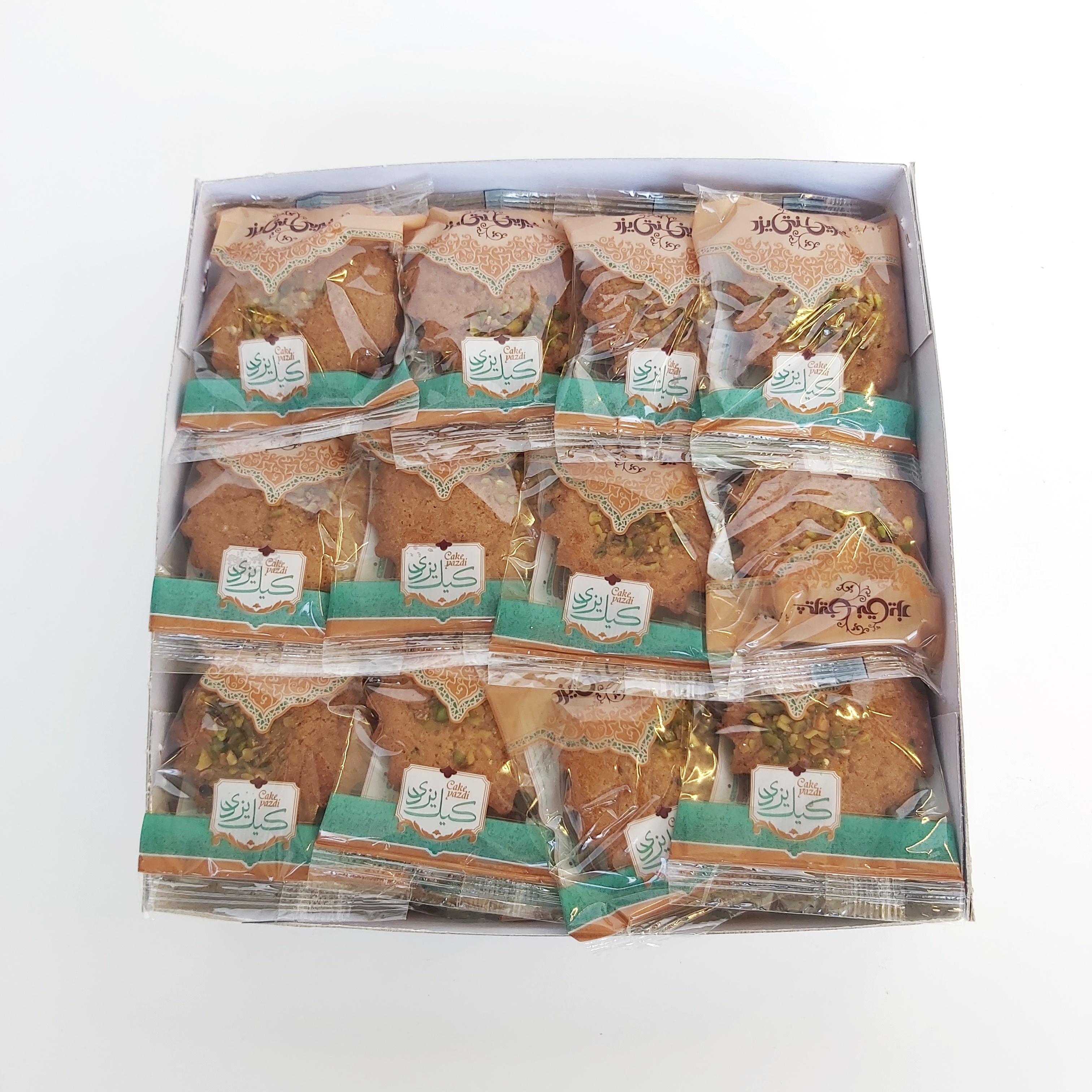 کیک یزدی جعبه ایی با بسته بندی سلفونی